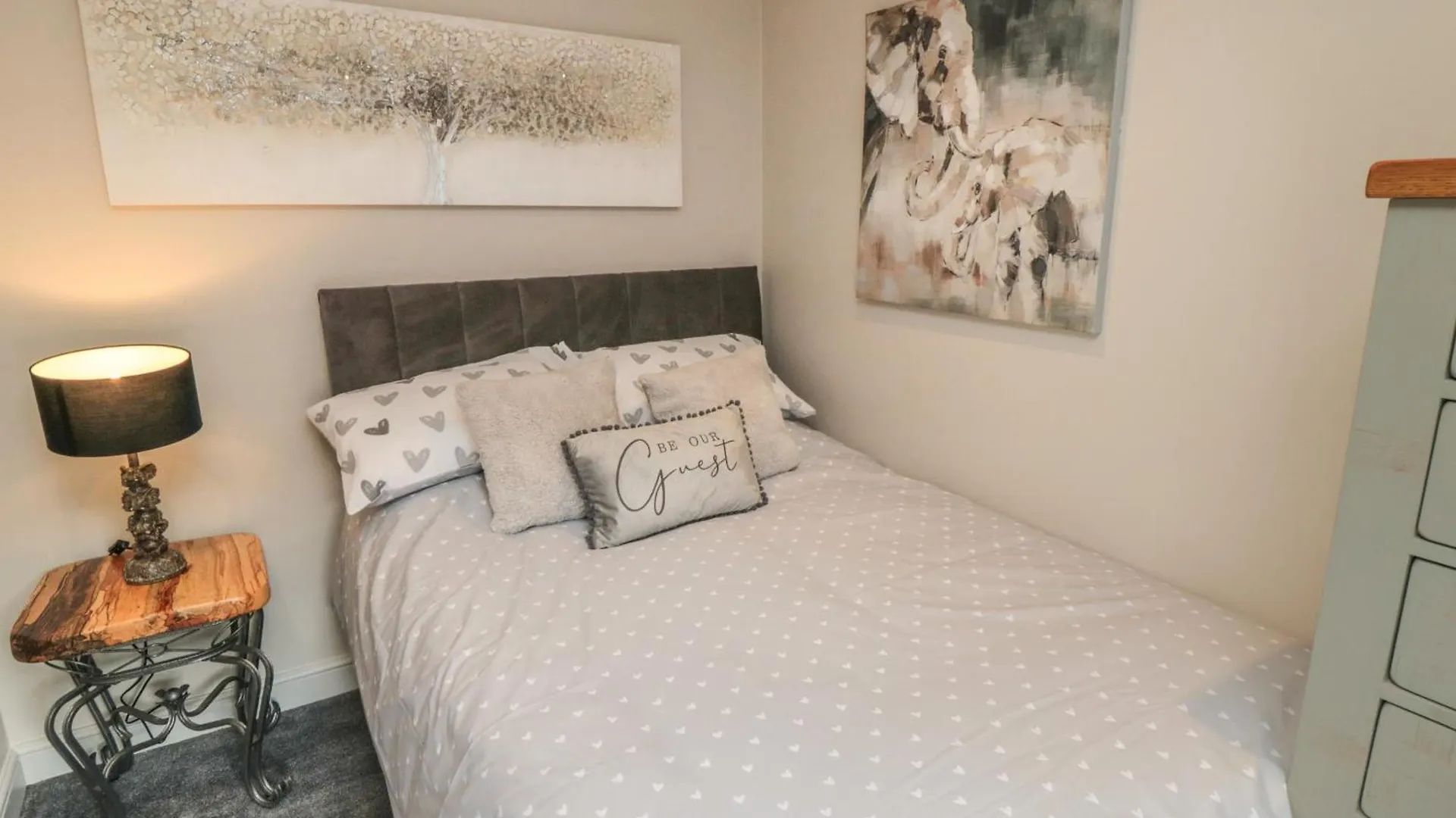 15 High Street Vila Scarborough